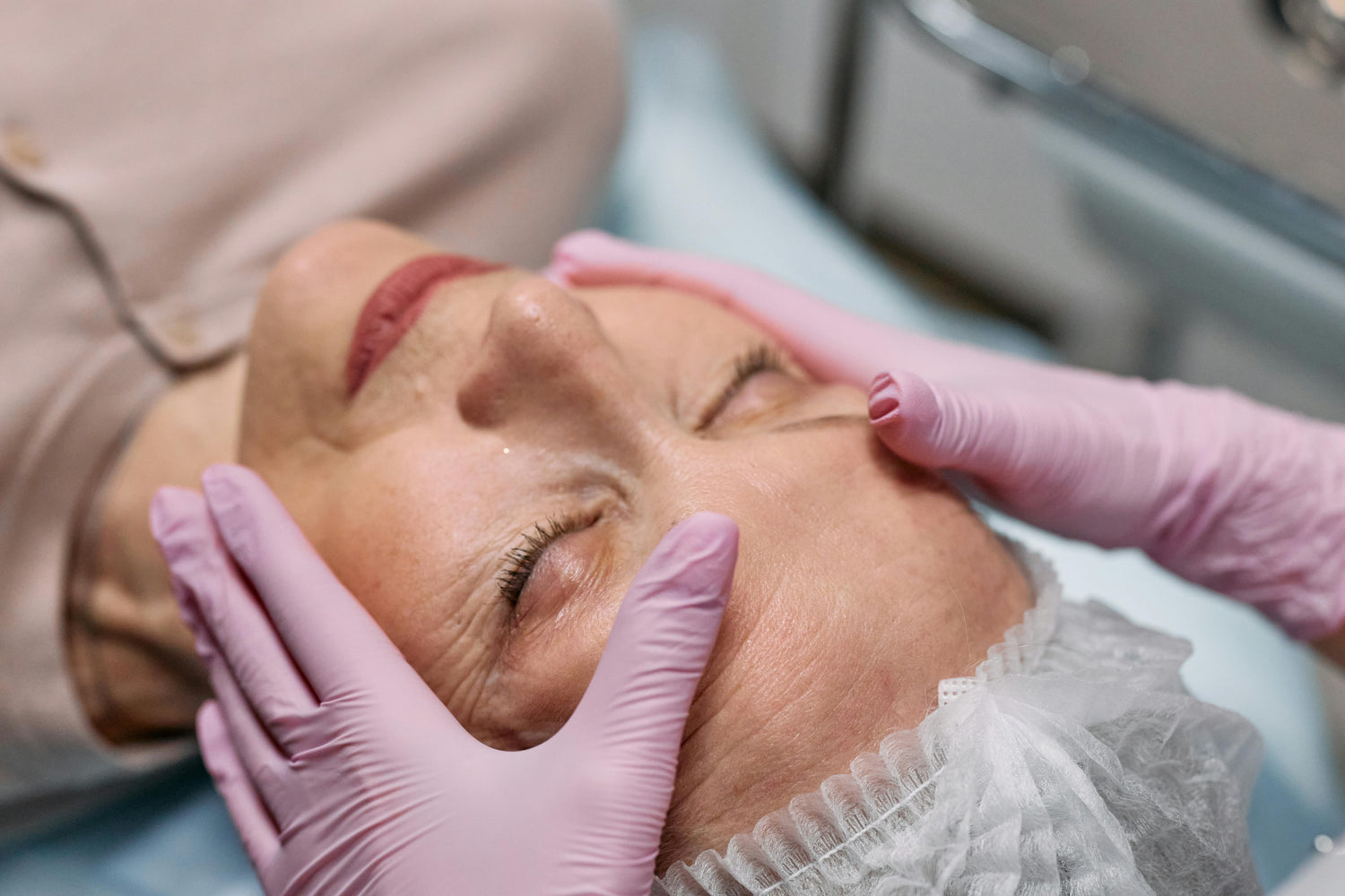 a female customer getting lavify 4d booster facial at laviel cinic