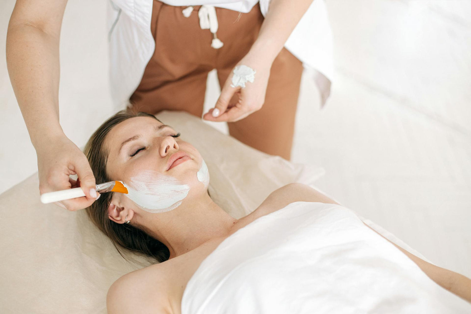 A woman getting facial treatment from Laviel clinic Lavify acne