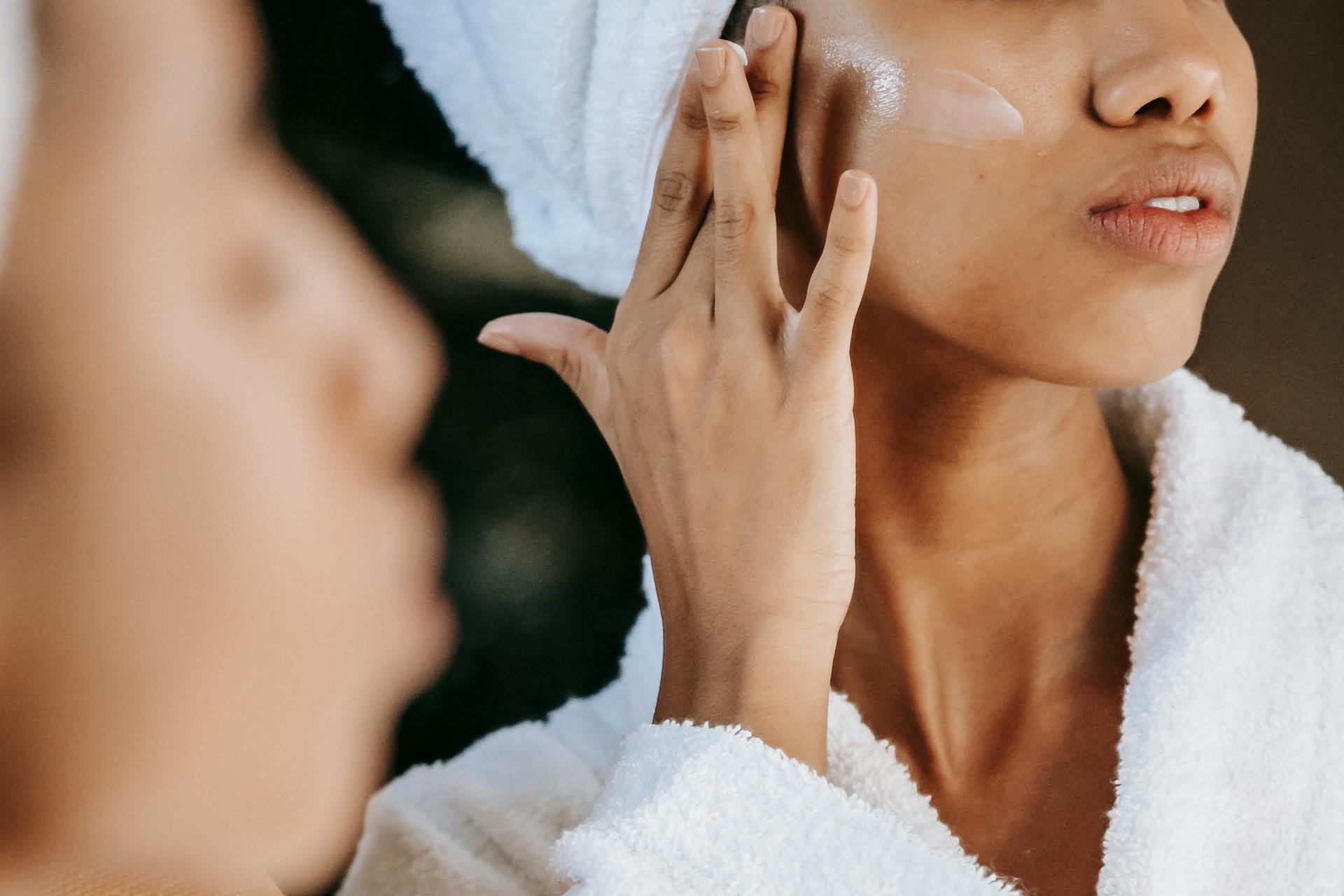 Female customer receiving Lavify EFFECTOX at Laviel clinic